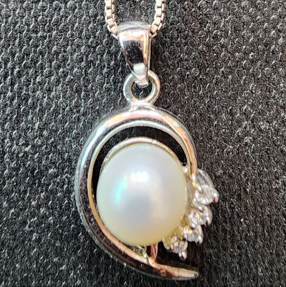 Elegant .925 Silver Pearl Pendant Necklace